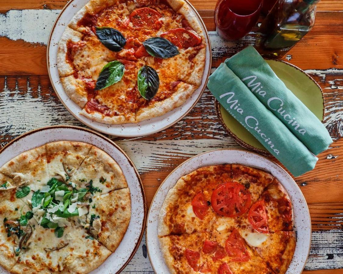 Cheeca Lodge & Spa Исламорада Екстериор снимка Pizzas at Mia Cucina