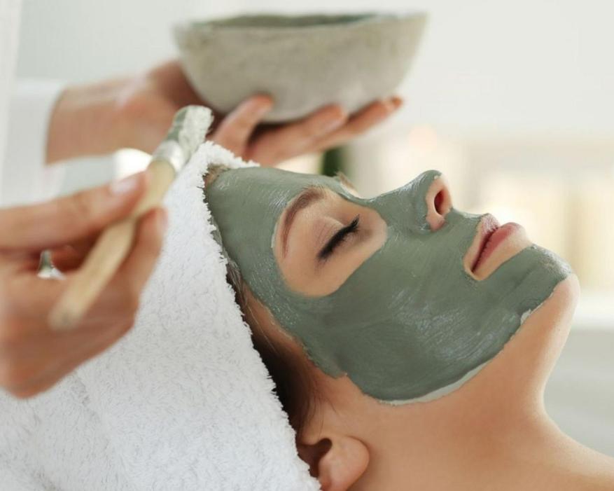 Cheeca Lodge & Spa Исламорада Екстериор снимка A woman with a facial mask