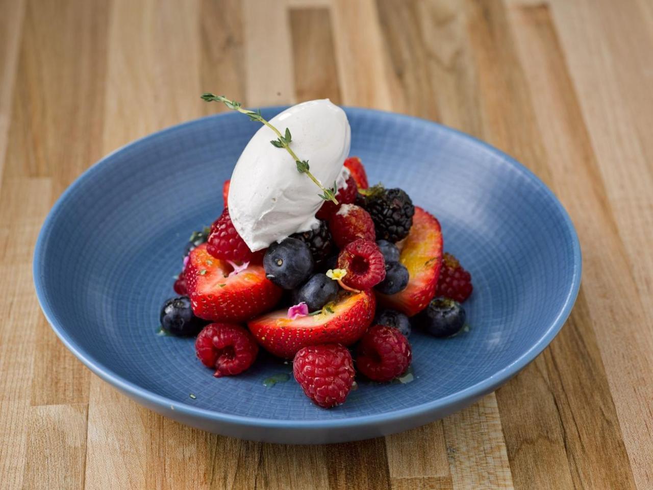 Cheeca Lodge & Spa Исламорада Екстериор снимка A fruit salad with yoghurt