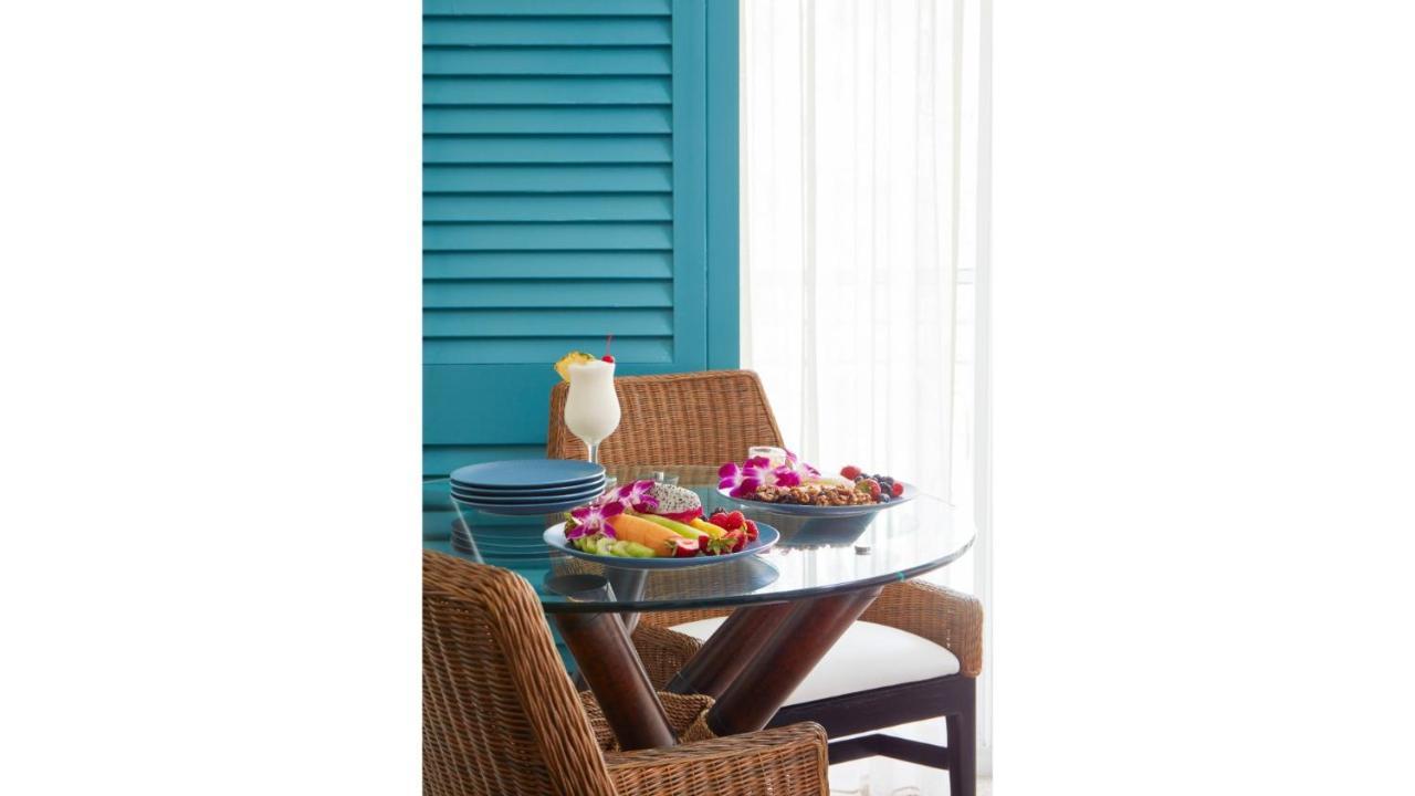 Cheeca Lodge & Spa Исламорада Екстериор снимка A table with a glass tabletop