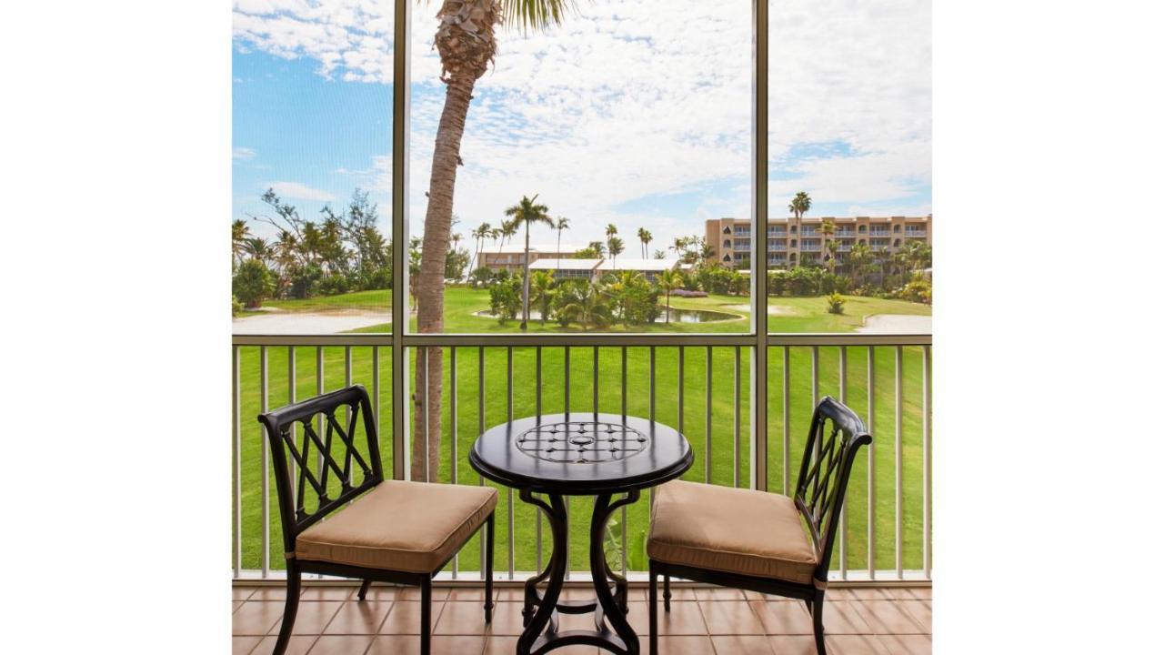 Cheeca Lodge & Spa Исламорада Екстериор снимка A view of the golf course from a guest room at the Boca Raton Resort
