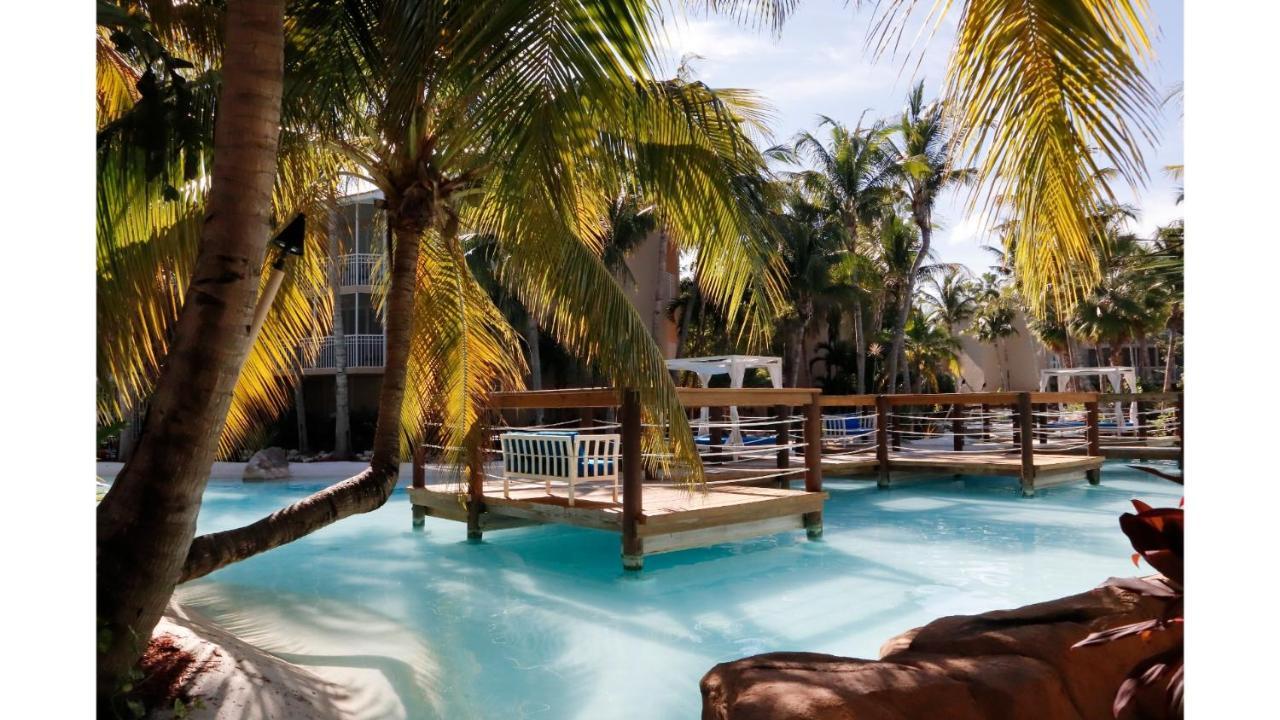 Cheeca Lodge & Spa Исламорада Екстериор снимка The pool at the Atlantis Paradise Island