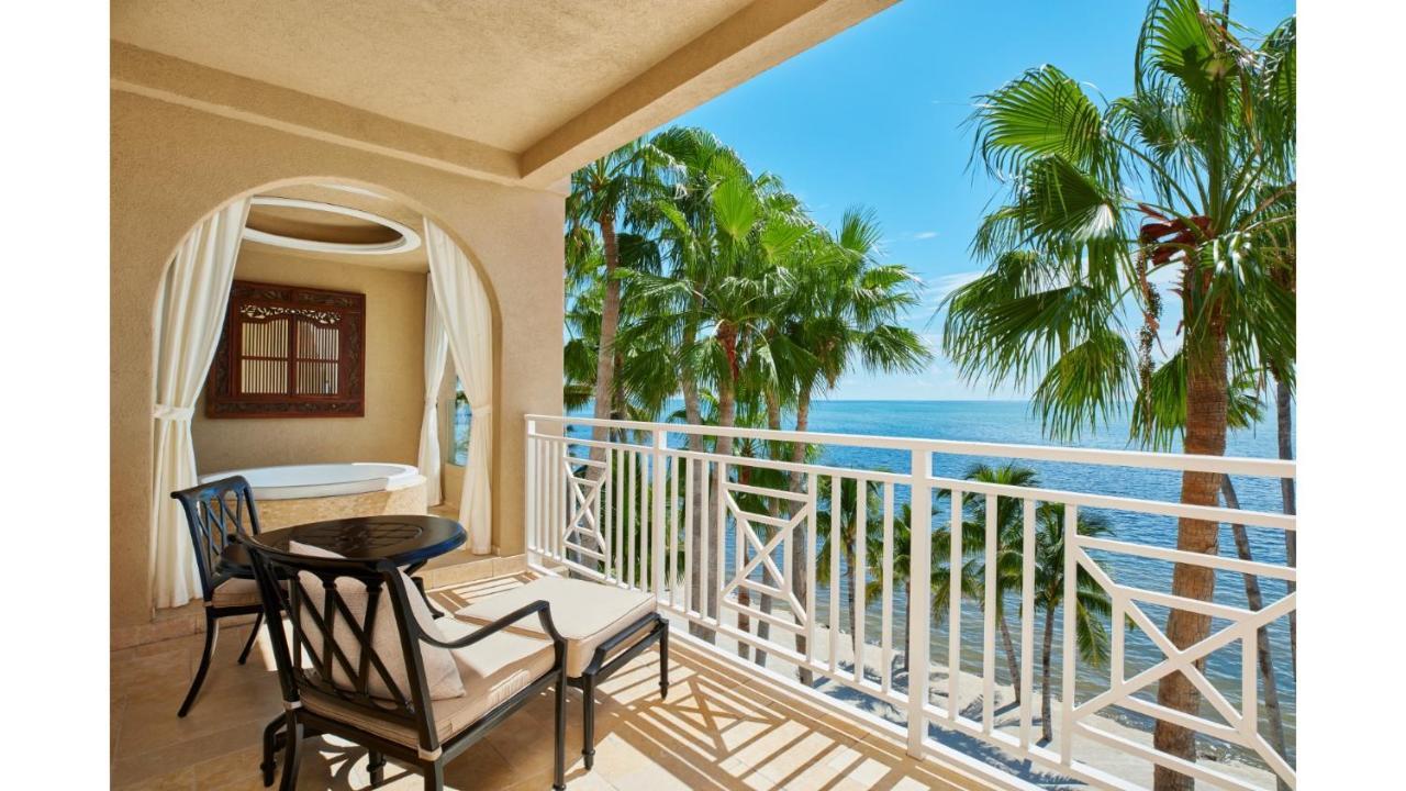 Cheeca Lodge & Spa Исламорада Екстериор снимка Balcony of a suite at the Hilton Anatole