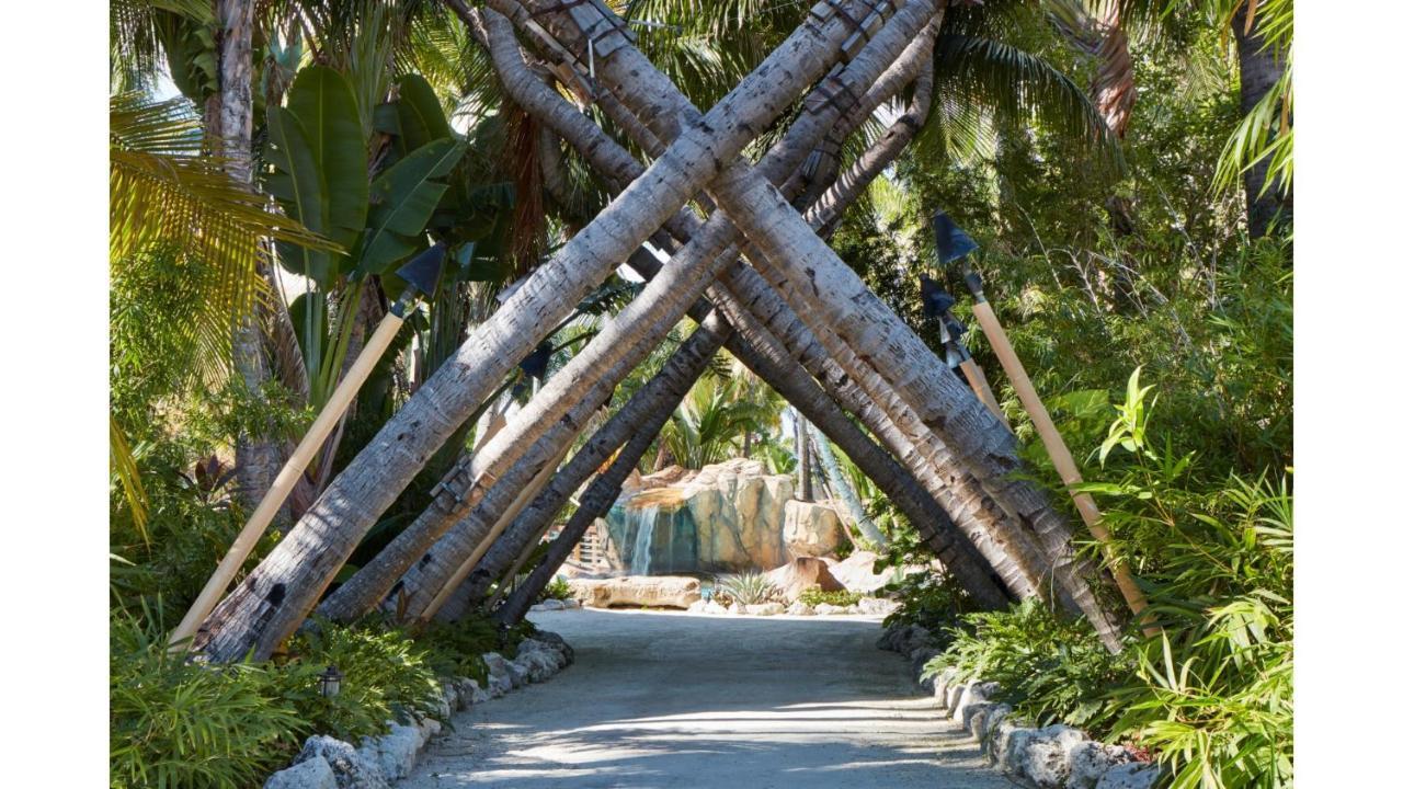 Cheeca Lodge & Spa Исламорада Екстериор снимка Entrance to the Palm Beach Zoo