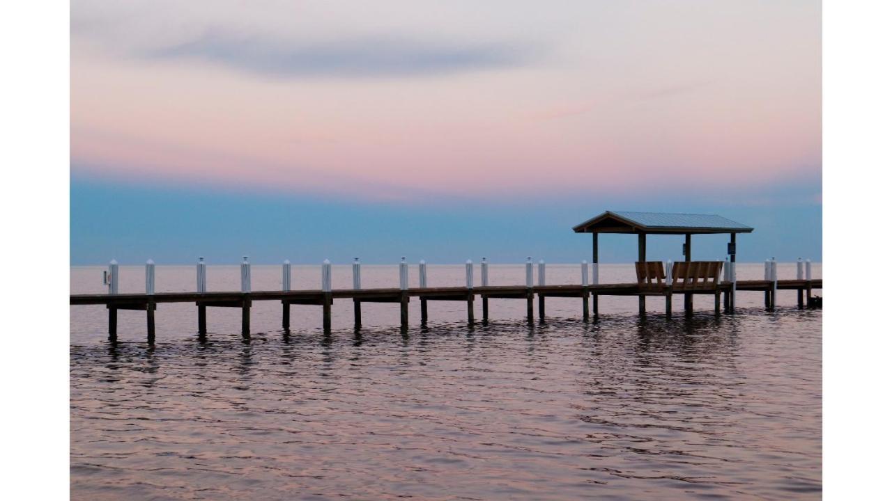 Cheeca Lodge & Spa Исламорада Екстериор снимка A pier in Lake Marion